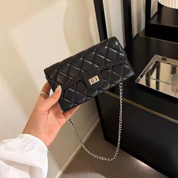 DHessentials Classic Quilted Chain Crossbody Bag - Trendy PU Shoulder Purse for Women, Small Square Phone Wallet (18x9cm, 400g)