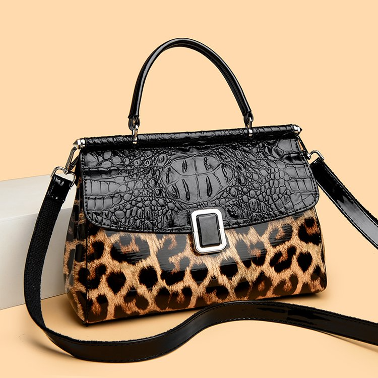 Luxury Black Crocodile Pattern Handbag with Shoulder Strap Elegant Tote for Women