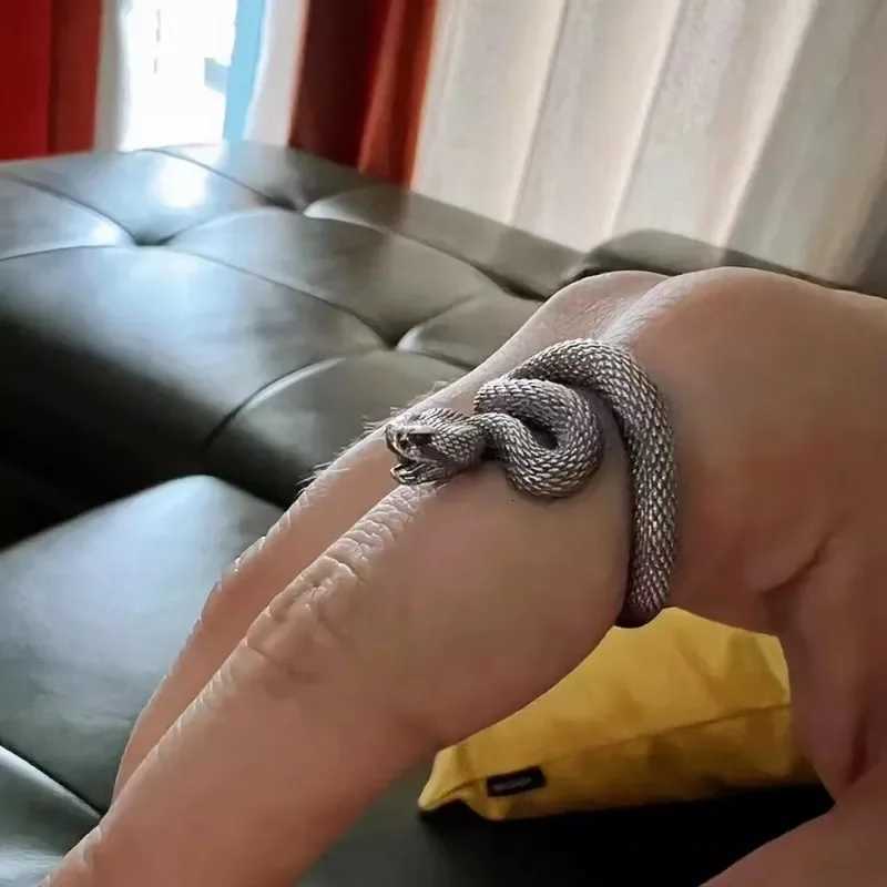 Vintage Gothic Rattlesnake Adjustable Ring for Men and Women Punk Dark Style Trendy Design Couple Rings Jewelry Accessories W250812