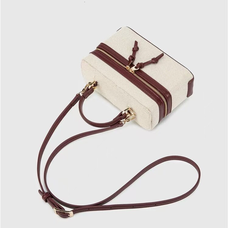 Designer Bag Latest Women's Bag 2025 New Retro Single Shoulder Crossbody Trendy Handheld Hard Luxury Bag Fashion Small Square Bag Trendy One Piec