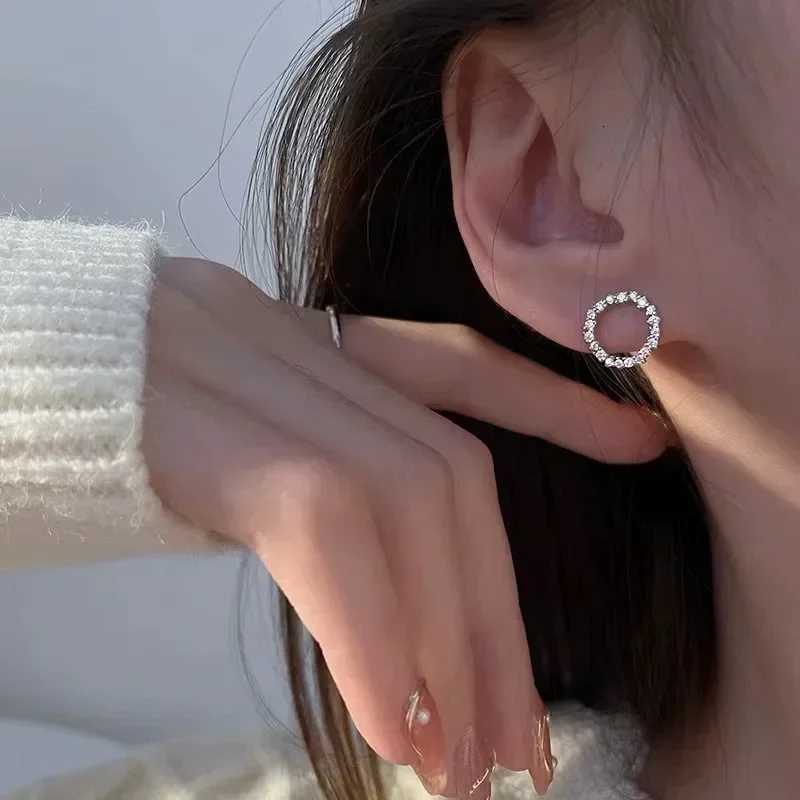 Korean Fashion Versatile Dazzling Circle Stud Earrings with Crystal Cubic Zirconia Minimalist Earrings for Teens Womens Jewelry Y250812