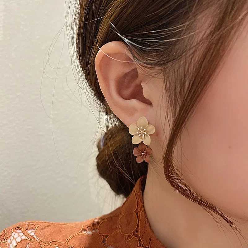 2024 Fashion Jewelry Brown Two Color Flower Drop Dangle Earrings for Women Wedding Party Girl Elegant Jewelry Accessories Y250812