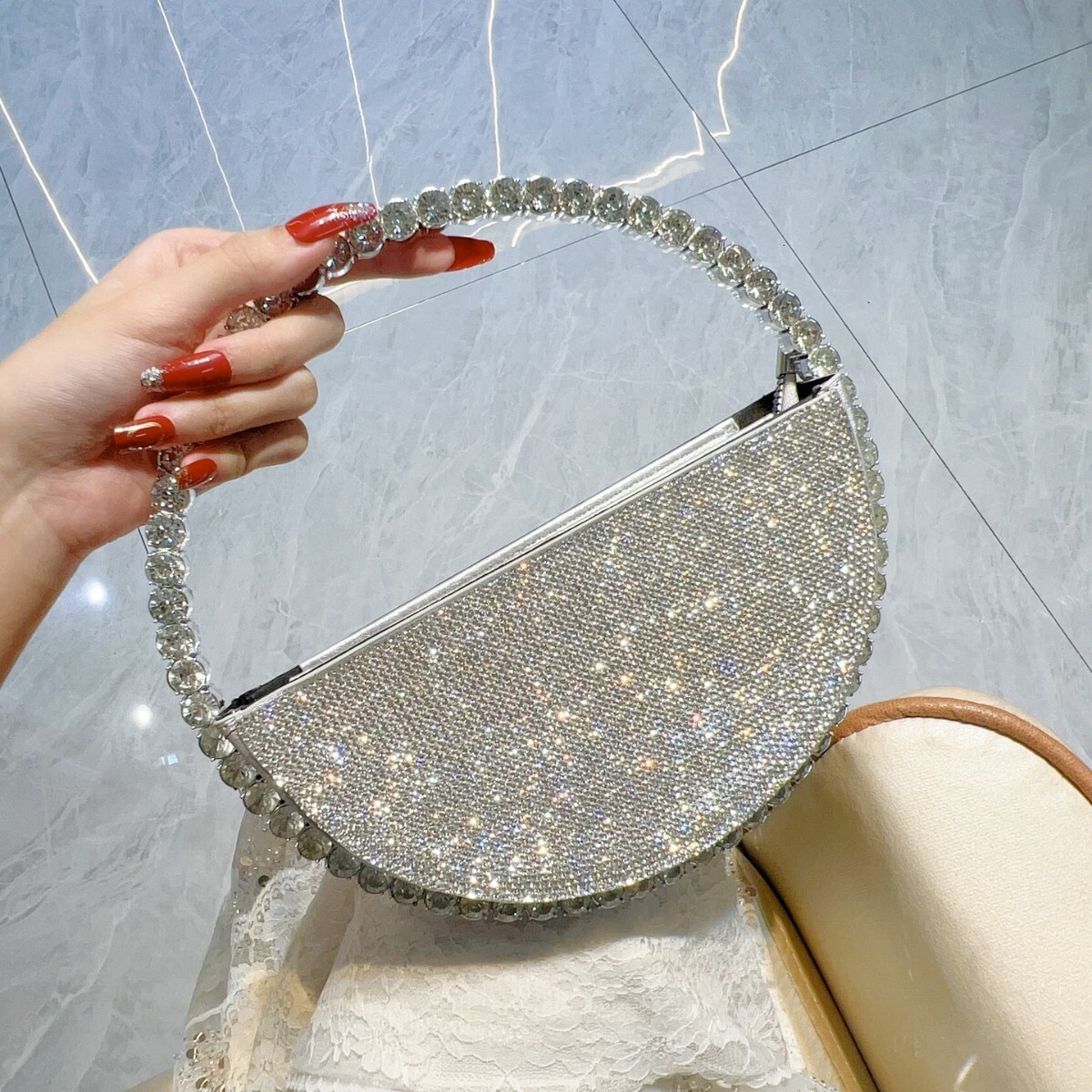 New round diamond inlaid trend handbag social rhinestone evening bag designer bag French dress evening bag slanted evening bag
