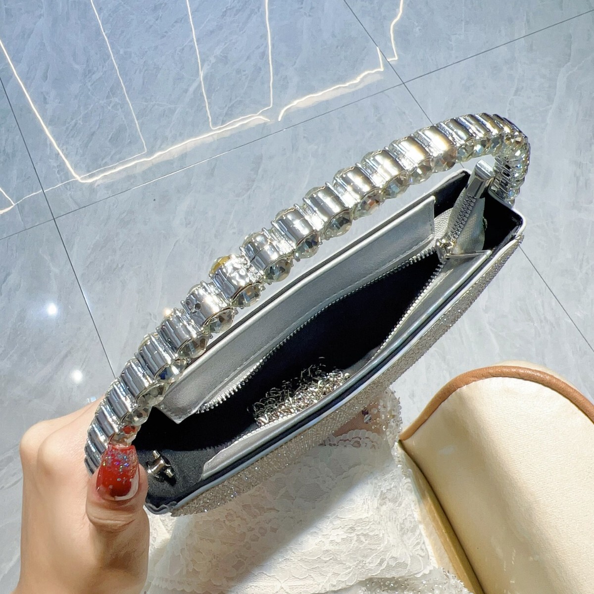 New round diamond inlaid trend handbag social rhinestone evening bag designer bag French dress evening bag slanted evening bag