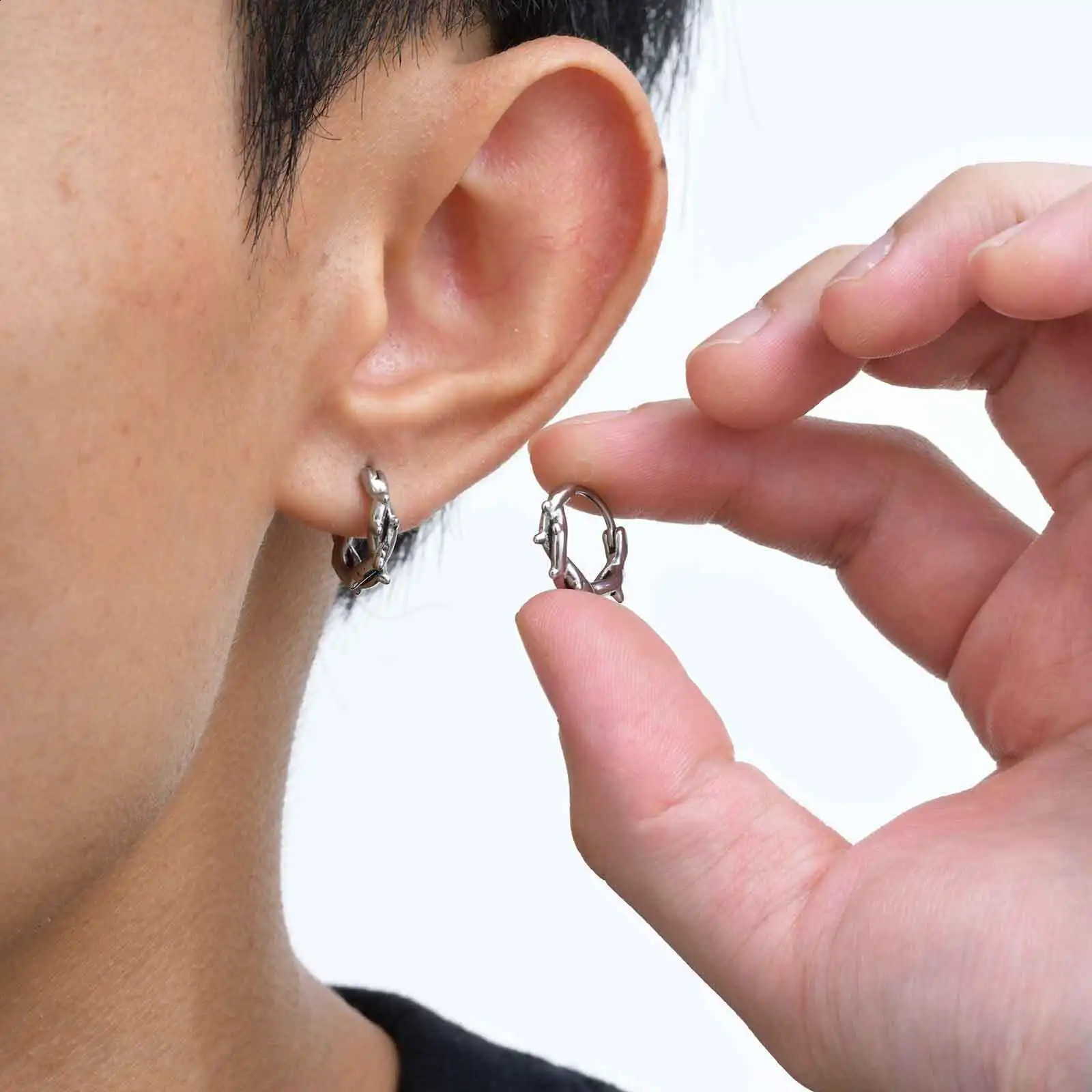 Vnox Punk Thorn Hoop Earrings for Men Women 14.4mm Gothic Stainless Steel Circle Earrings Anti Allergy Jewelry Unisex Ear Clip 250812