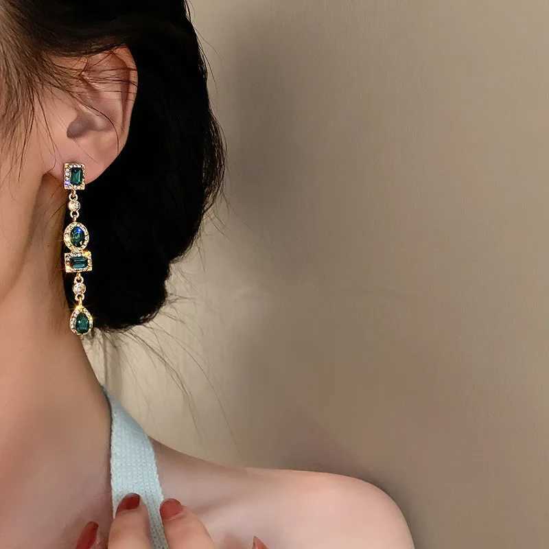 2023 New Fashion Trend Unique Design Delicate Elegant Green Zircon Tassel Earrings Women High Jewelry Wedding Party Gifts Y250812