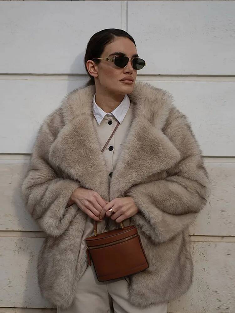 Women's Solid Lapel Faux Fur Jackets Fashion Full Sleeves Loose Short Overcoats 2025 Autumn Winter New Casual High Street Coats