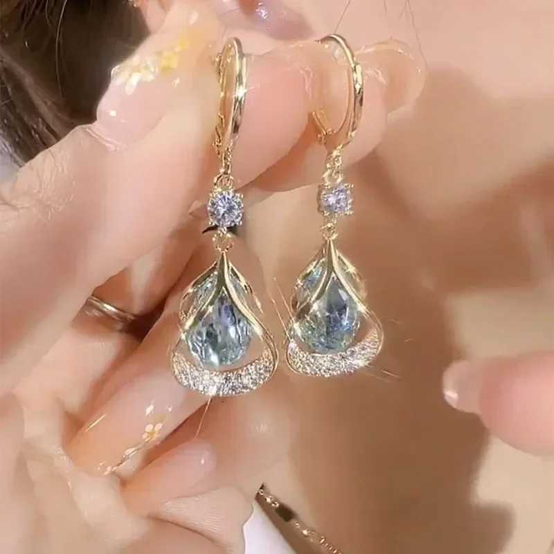 New Fashion Trend Elegant High-end Luxury Super Flash Crystal Tassel Earrings Inlaid Zircon Delicate Ladies Earrings for Women Y250812