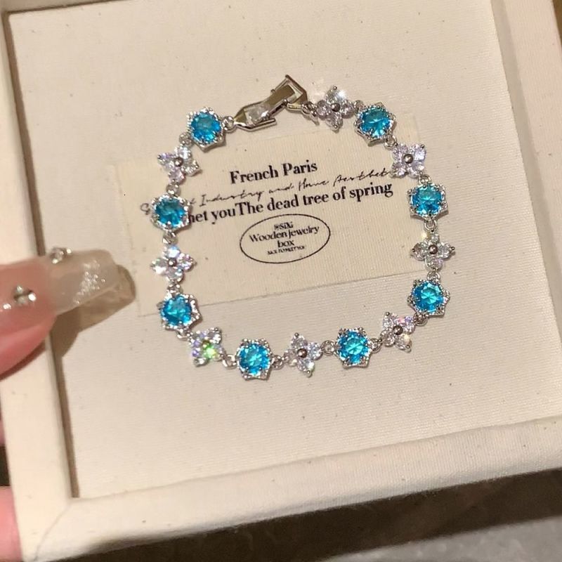 Zircon Flower Hexagonal Clasp Fashion Versatile Elegant Bracelet Light High-end Jewelry - view 9
