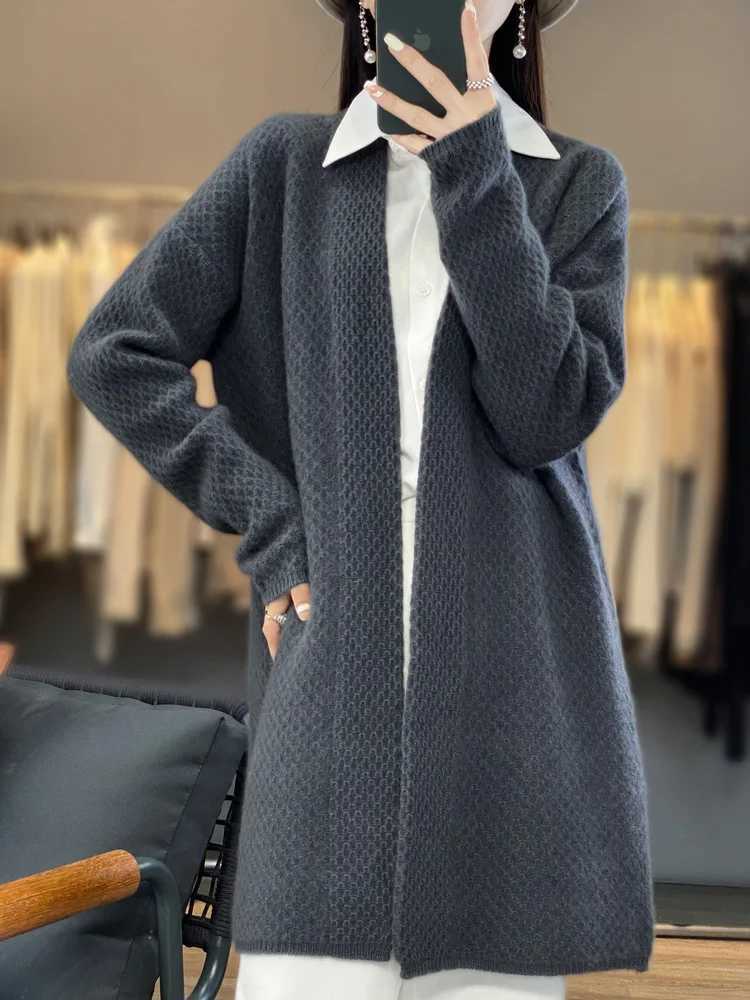 2024 New Women 100% Merino Wool Cardigan Sweater Loose Soft Cashmere Knitwear Coat Autumn Winter Thick Fashion Female Long Coat Z250813