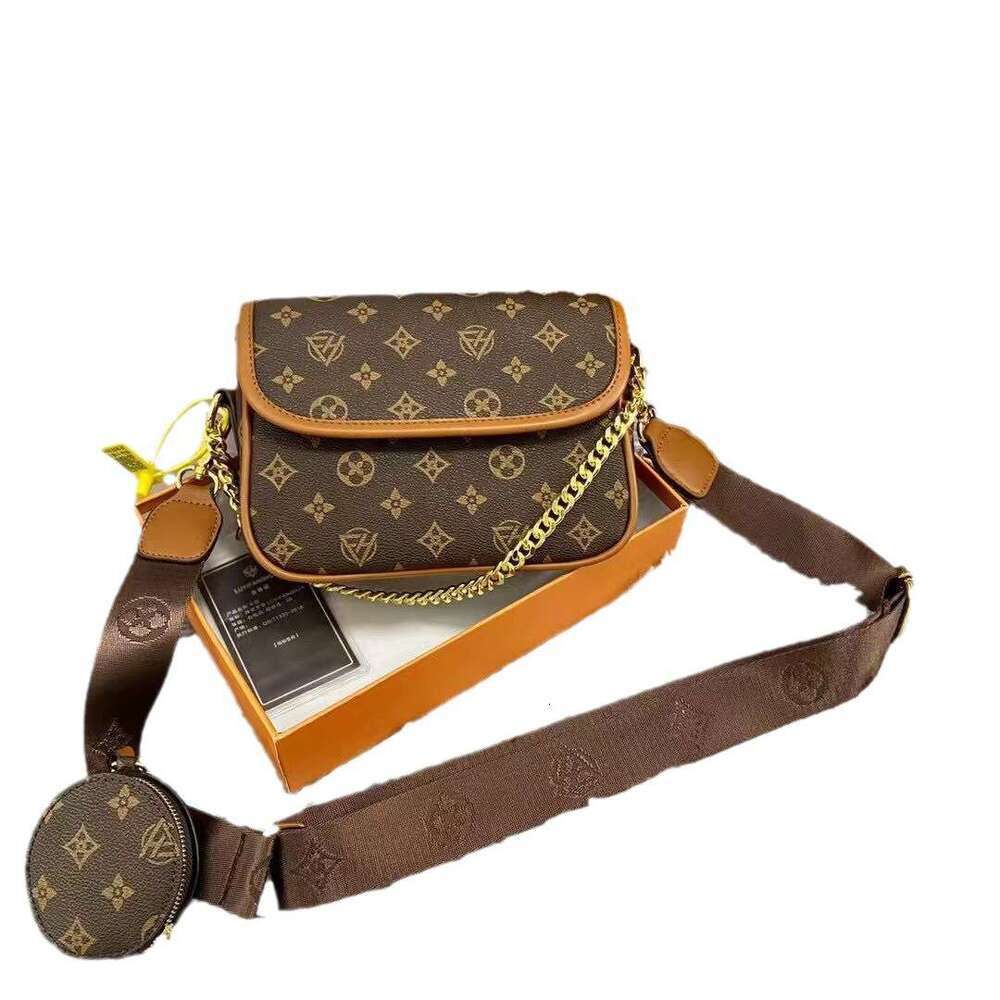 DHessentials Vintage Saddle Nurse Bag - Stylish Crossbody Shoulder Bag with Chain Strap, Retro Boho Chic Purse for Women (3 Colors)