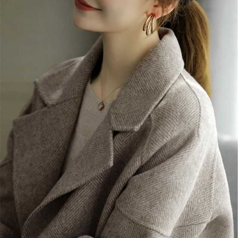 Womens Woolen Coat Autumn Winter New Style Simple Beige Single Button Hepburn Style Coat Elegant Female Outerwear Coat Z250813