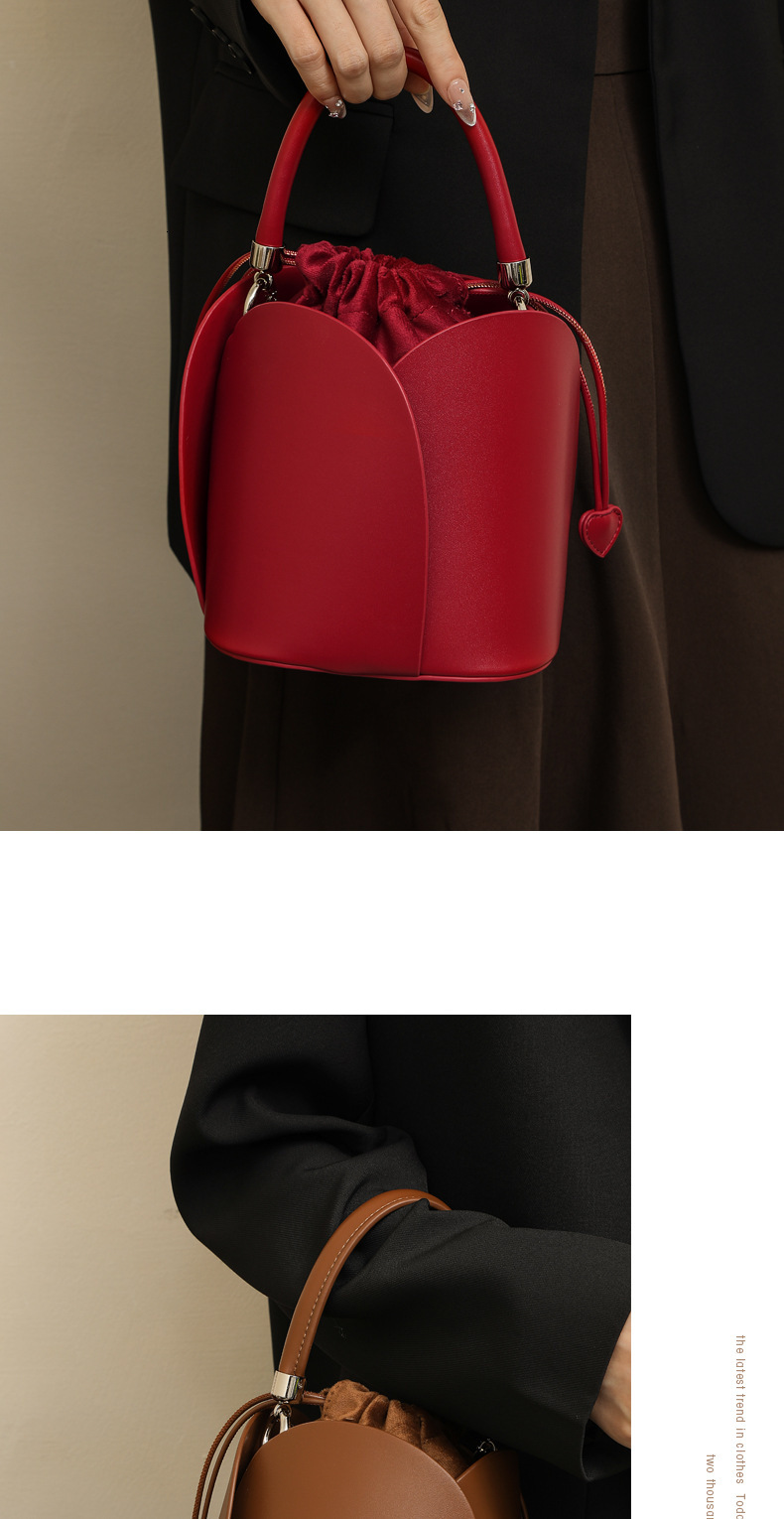 2025 New Women's Designer Handbag Multi Functional Shoulder Crossbody Bag High Quality Tube Shaped Women's Small Square Bag High End Banquet