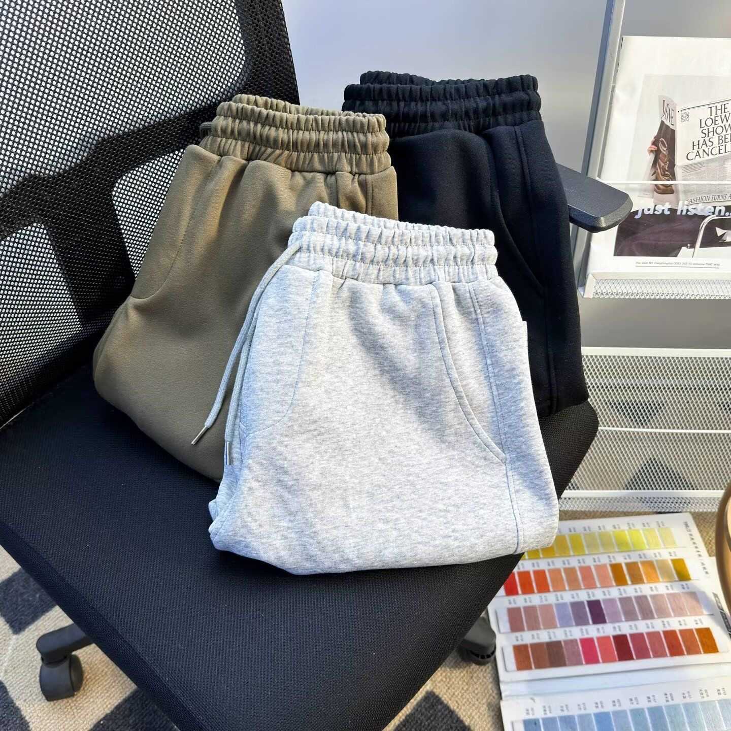 Summer lightweight sports shorts for men - high street basketball five-pocket pants with loose straight fit and deconstructed style for a casual look