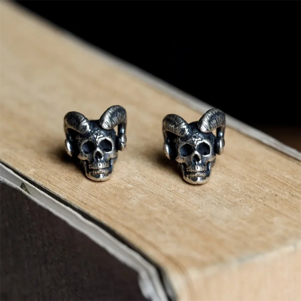 Simple Retro Creative Trend Hell Demon Skull Earring Goth Punk Hip Hop Fashion Niche Party Pop Halloween Earrings Jewelry 250812