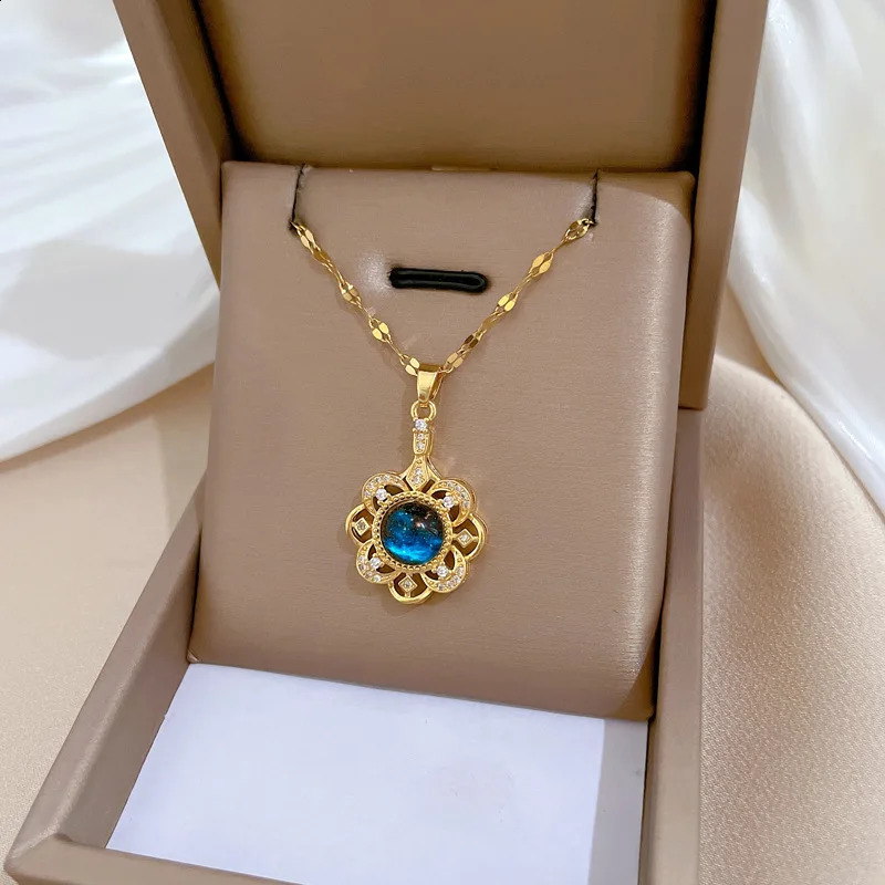 Exquisite and Fashionable Micro-embellished Gorgeous Flower Starry Sky Necklace Classic Charm Stainless Steel Clavicle Chain 250807