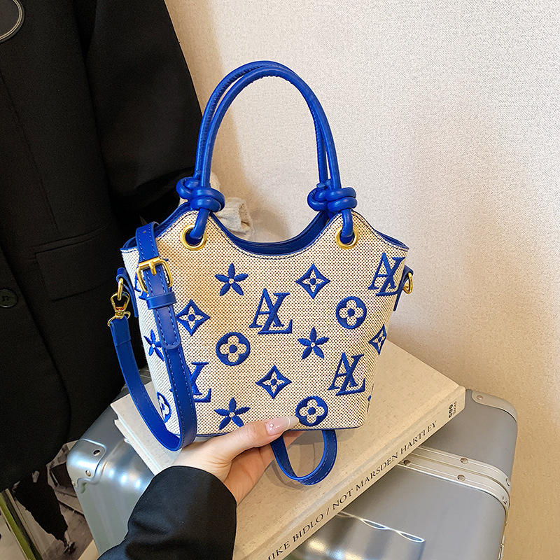 Cross-border New Luxury Bag Handbag High-end Designer Bag Embroidered Letters Monogram Puppy Pendant Handbag With Inner Liner Single Shoulder Women�
