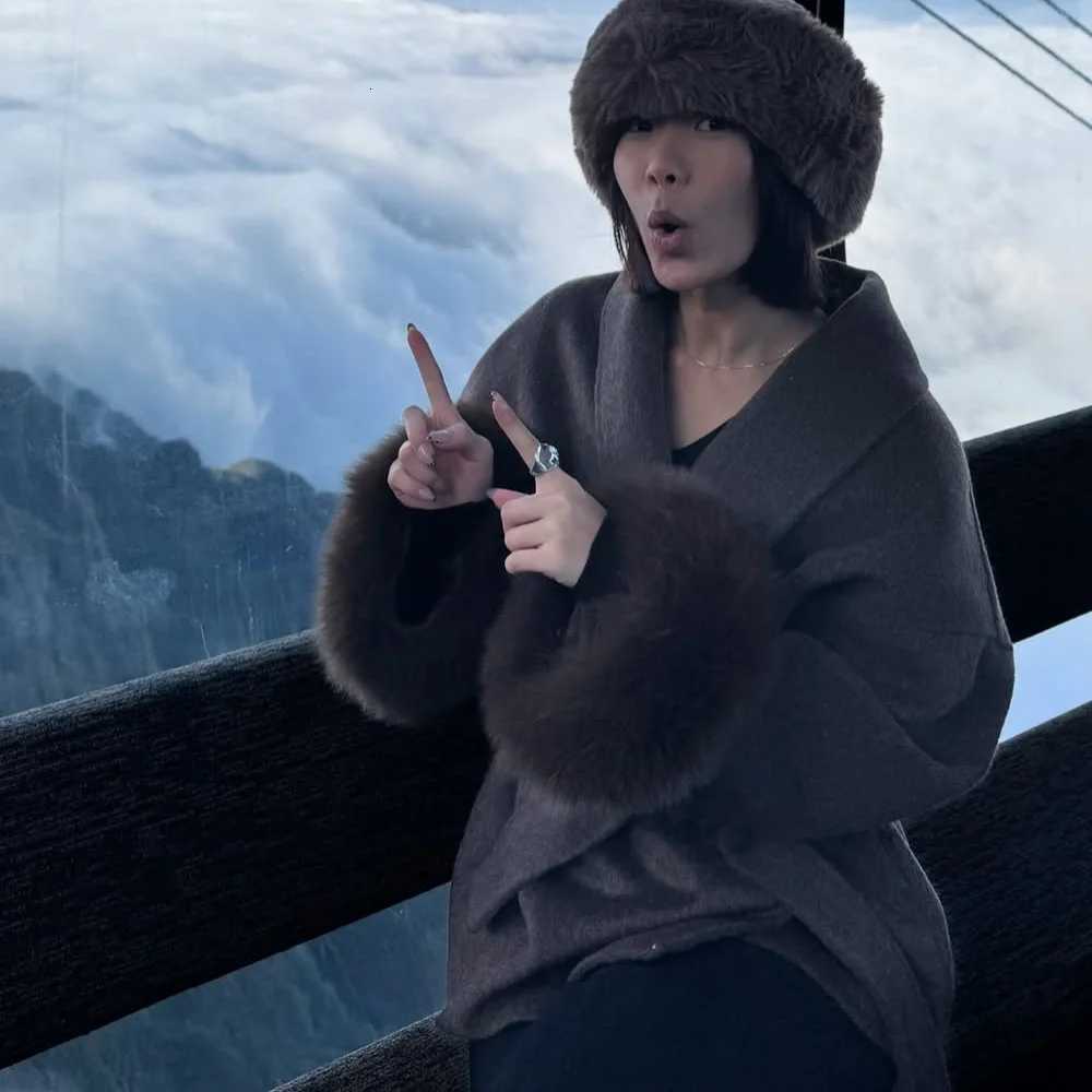 2025 New Autumn Winter Natural Fur Coat Female Wool Jacket Women Fashion Solid Real Fur Overcoat Woolen Outerwear Z250813