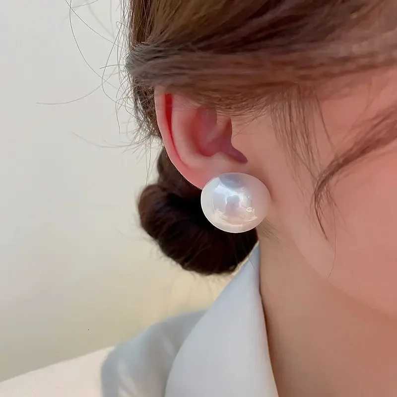2.0CM Big Imitation Pearl Round Stud Earrings Minimalist Trend Statement Brincos for Women Geometric Party Wedding Girl Gifts Y250812
