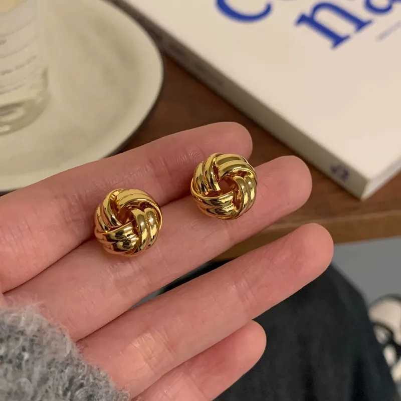New Hiphop Punk Metal Twist Knit Knot Ball Stud Earring for Women Gold Color Female Twine Ear Jewelry Christmas Gift Brincos Y250812