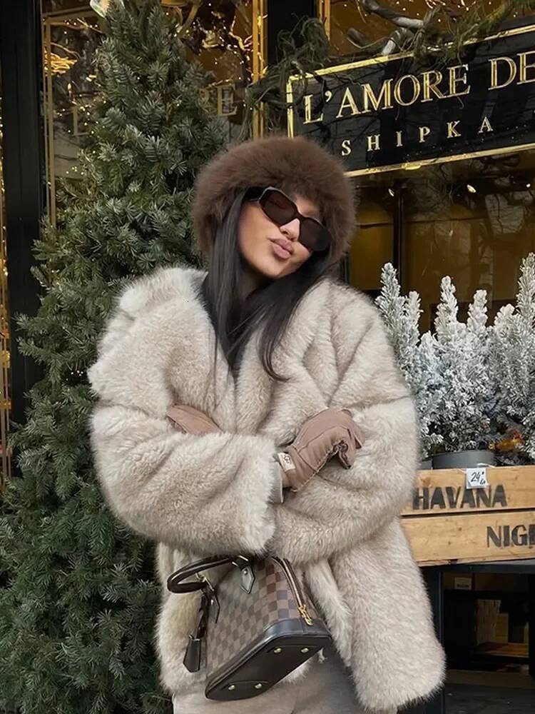 Women's Solid Lapel Faux Fur Jackets Fashion Full Sleeves Loose Short Overcoats 2025 Autumn Winter New Casual High Street Coats