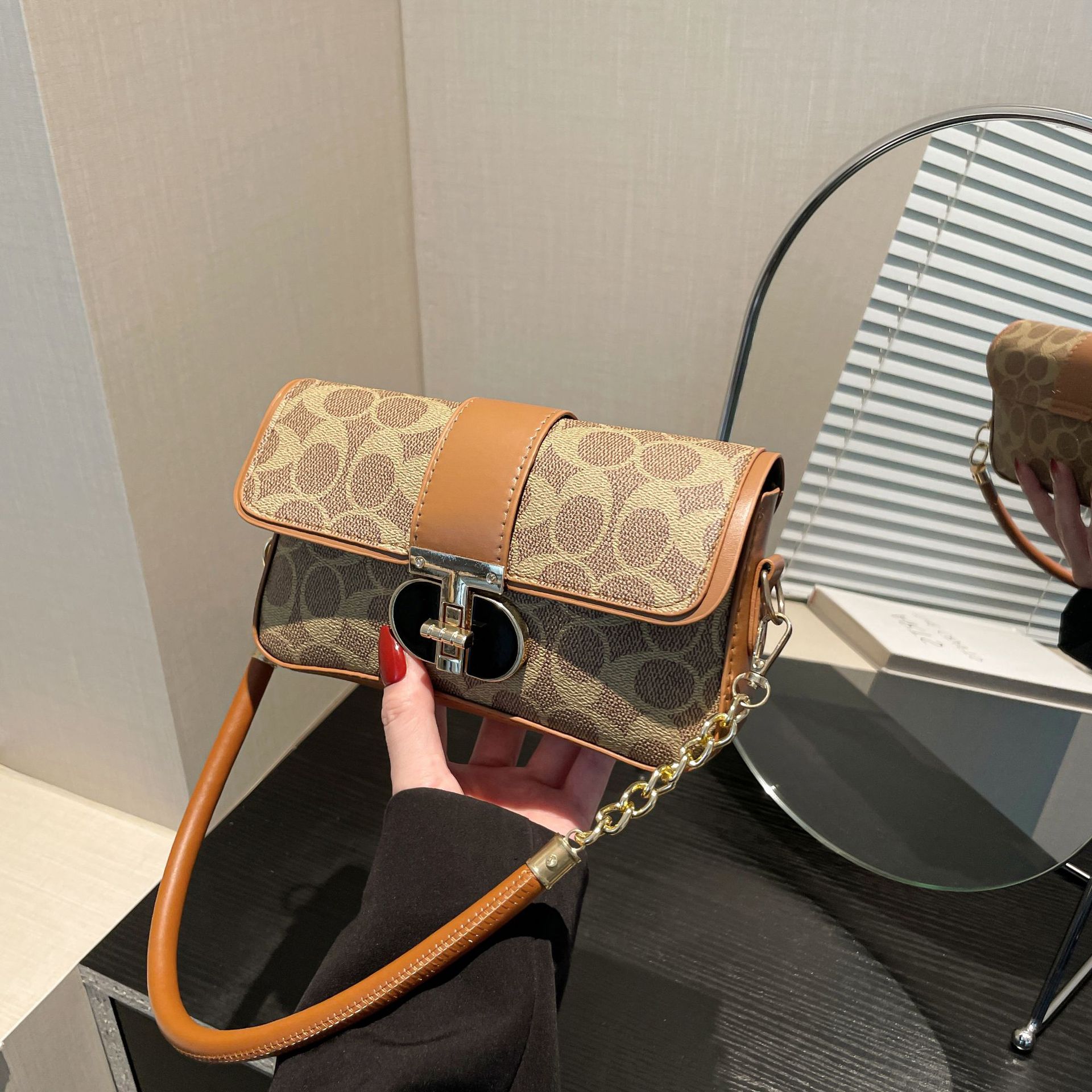 Textured and niche single - shoulder underarm bags for women. The trendy 2025 style fashionable solid - color small square bags versatile cross - body