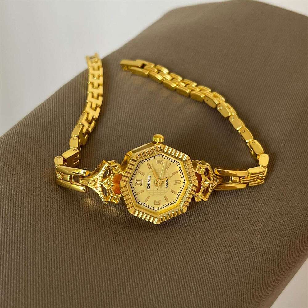Vintage Gold Bracelet Women's Niche Light Luxury Small Exquisite High-end Quartz Watch