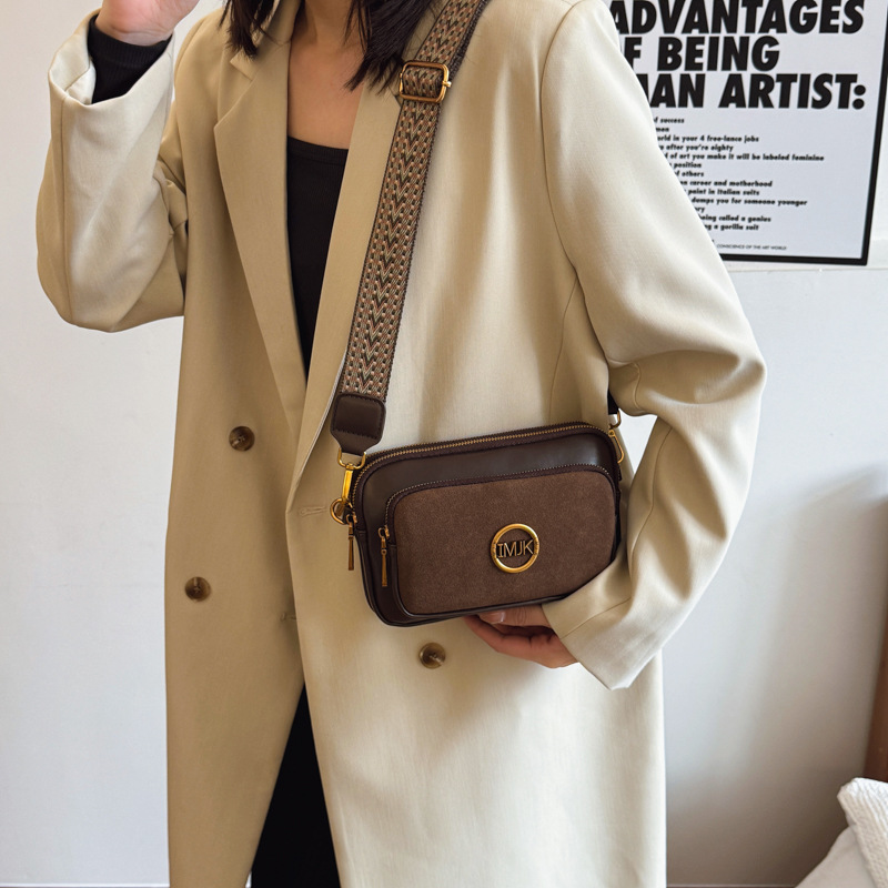 new Popular Internet-famous Matt Leather Shoulder and Crossbody Small Square Bag for Women with Wide Shoulder Strap