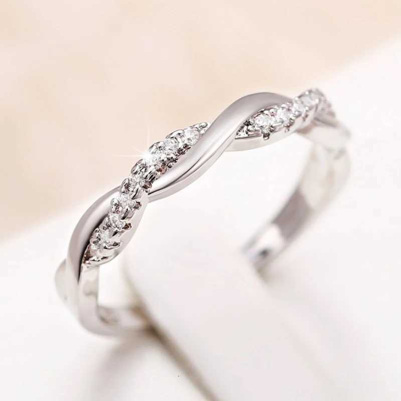 80s Fancy Womens Finger Ring Twist Band with Sparkling Cubic Zirconia Hot Wedding Engagement Rings Fashion Versatile Jewelry W250812