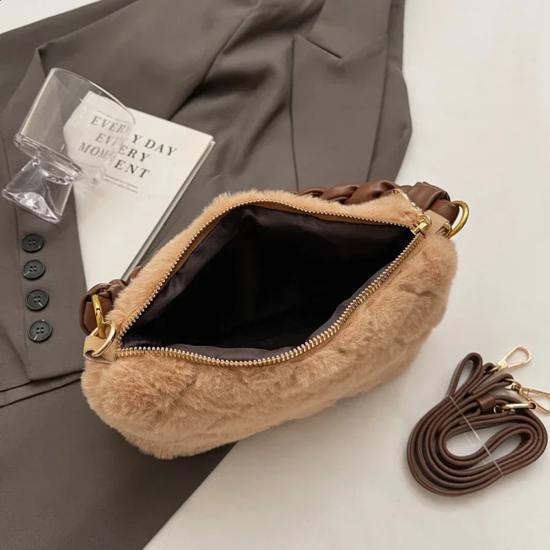 Weave Strap Handle Clutch Bag Winter Plush Womens Handbag Hobo Bag Fashion Shoulder Messenger Bag Lady Handbag 250809