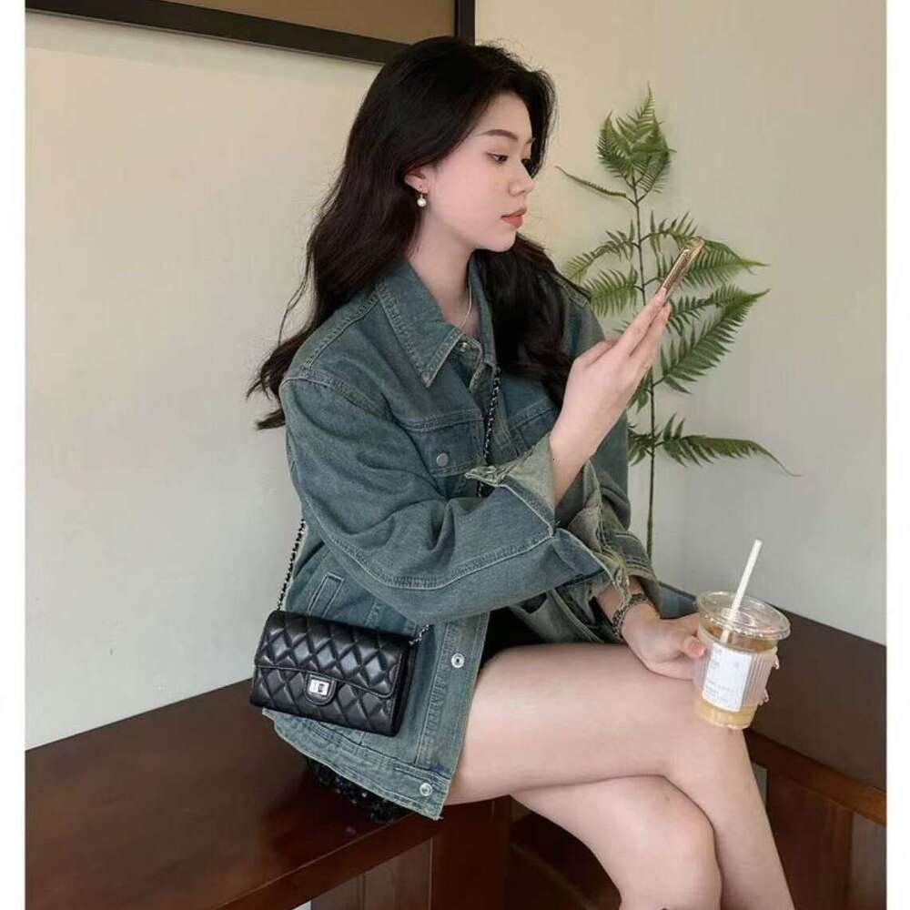 DHessentials Classic Quilted Chain Crossbody Bag - Trendy PU Shoulder Purse for Women, Small Square Phone Wallet (18x9cm, 400g)