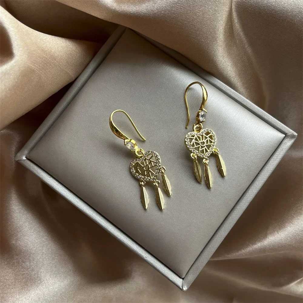 Vintage Bohemian Dream Catcher Feather Earrings for Women Ethnic Long Heart Crystal Dangle Earrings Casual Vacation Jewelry Y250812