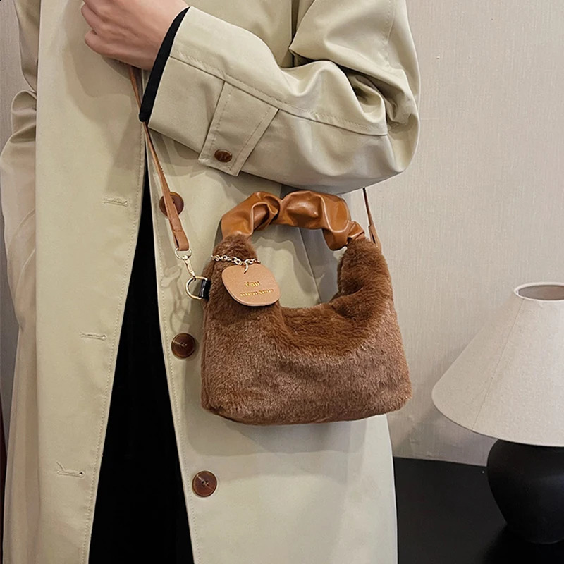 Cute Plush Shoulder Bag Women Faux Fur Handbags Zipper Lady Casual Tote Half-Moon Hobos Winder Crossbody Bag Shopping 250809