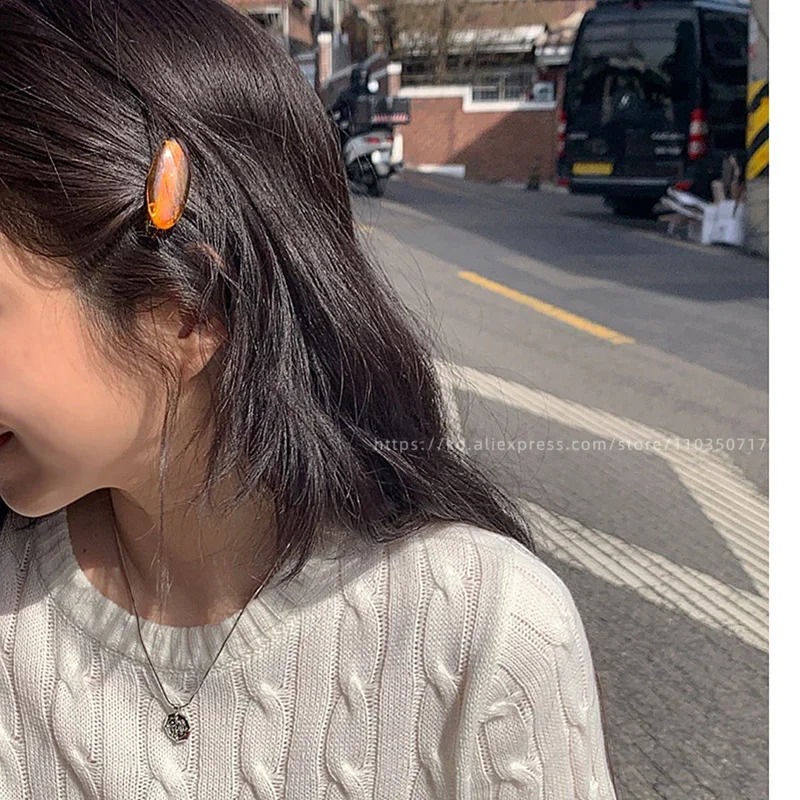 Fever bloggers same elliptical small hair clip Korean French side clip retro bangs clip duckbill clip cute temperament 250812