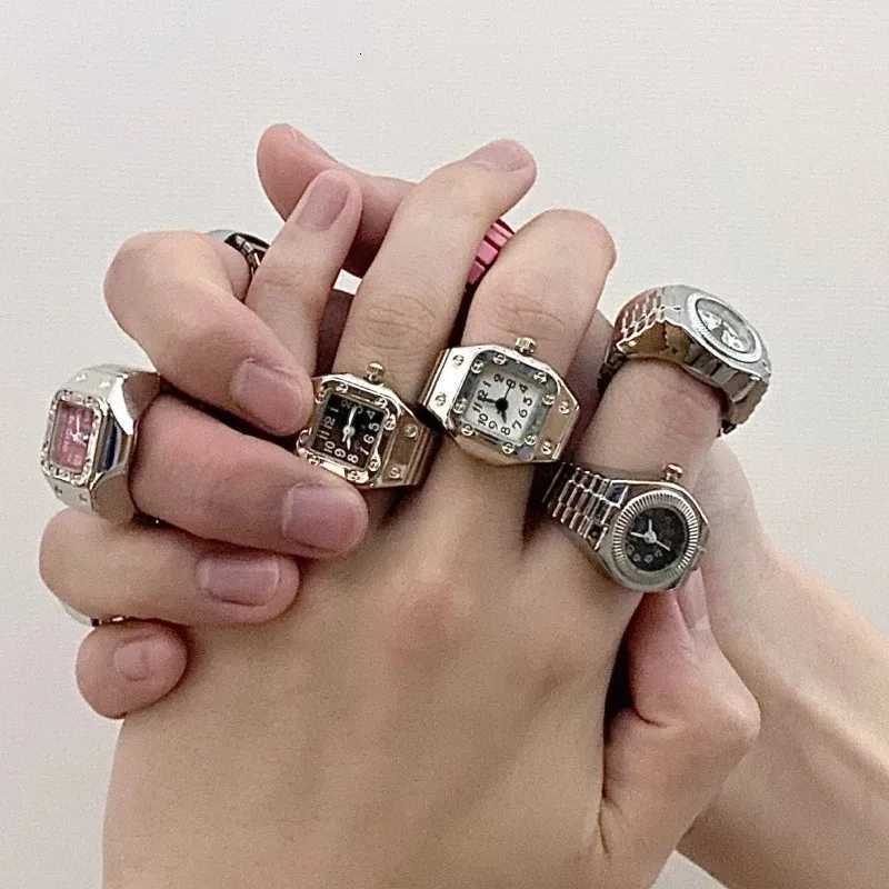 Vintage Punk Finger Watch Mini Elastic Strap Alloy Watches Couple Rings Jewelry Clock Retro Roman Quartz Watch Rings for Women and Men W250812