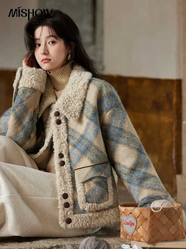 Mishow Splicing Fleece Short Coat Women 2024 Winter Vintage French Plaid Tweed Thickened Warm Turn Down Collar Jacket MXD55W0574 Z250813
