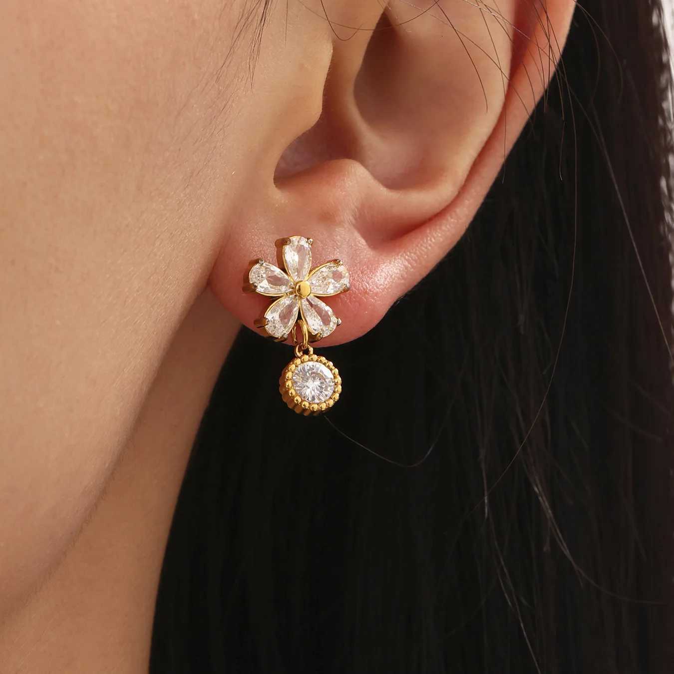 Delicate Shiny Cubic Zirconia Flower Earrings Luxury Fashion Stainless Steel Daily Chic Premium Jewelry Y250812