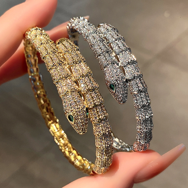 designer jewelry Domineering Imitation Snake Scale Snake Shape Bracelet European and American Personality Green Eye Snake Bracelet Retro Fashion Punk 