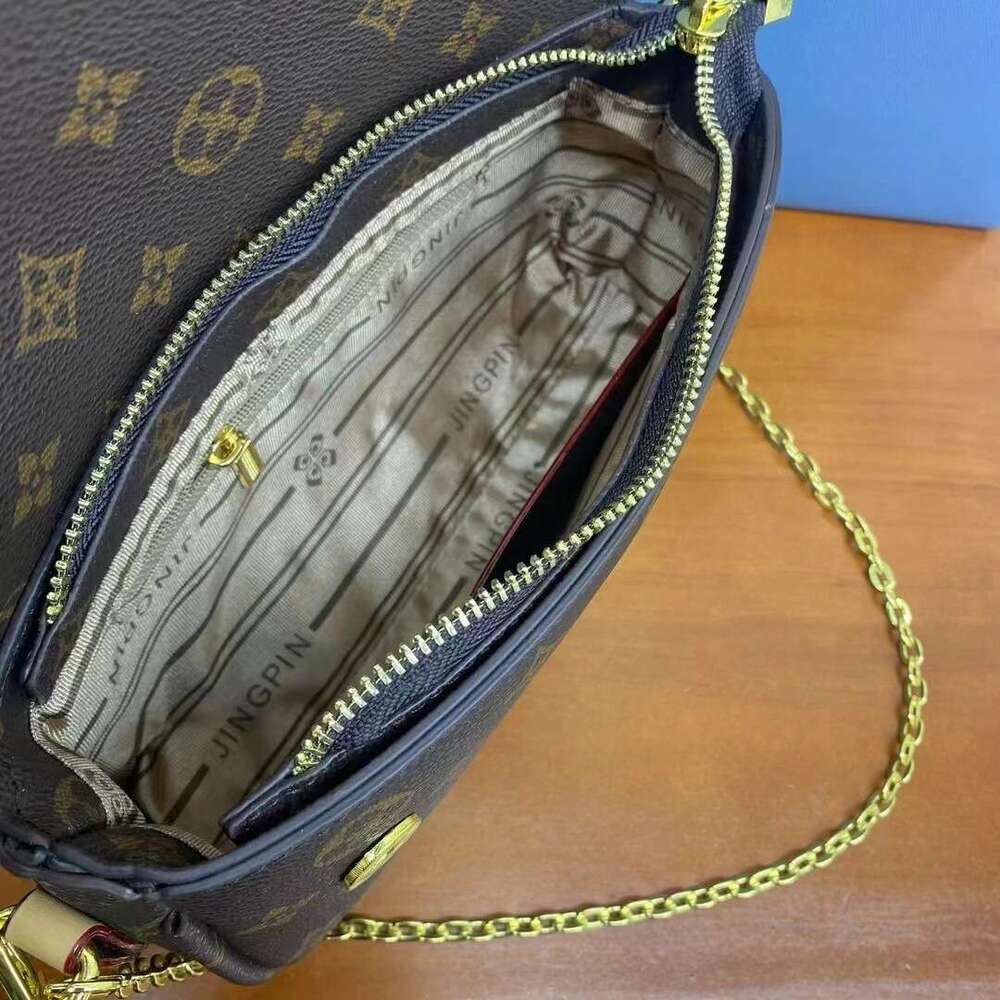 DHessentials Trendy Korean Mahjong Bag - Fashionable PVC Shoulder Purse with Chain Strap, Stylish Crossbody Bag (22x13cm, 550g)