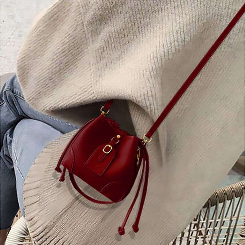 Trendy Red Versatile Small for Women 2025 New French Niche Design Shoulder Crossbody Bucket Bag