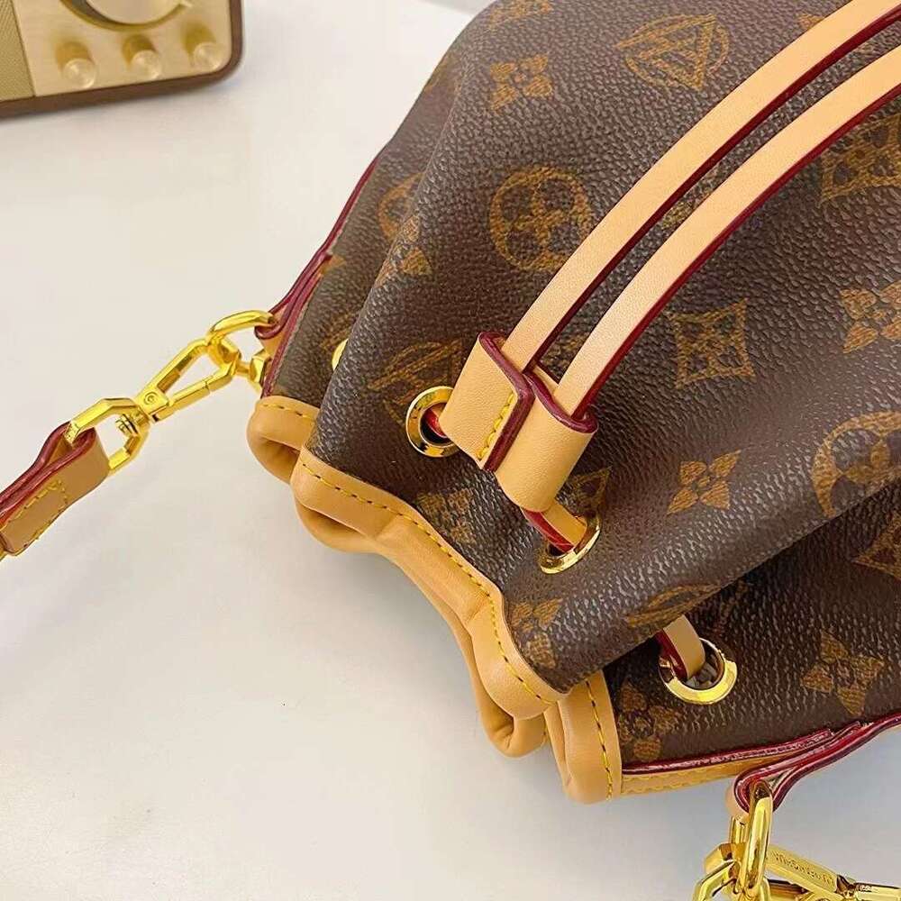 DHessentials Trendy Bucket Boston Bag - Fashionable Drawstring Crossbody Shoulder Bag for Women, Stylish Two-Tone Casual Boho Chic Handbag (Brown/Crea