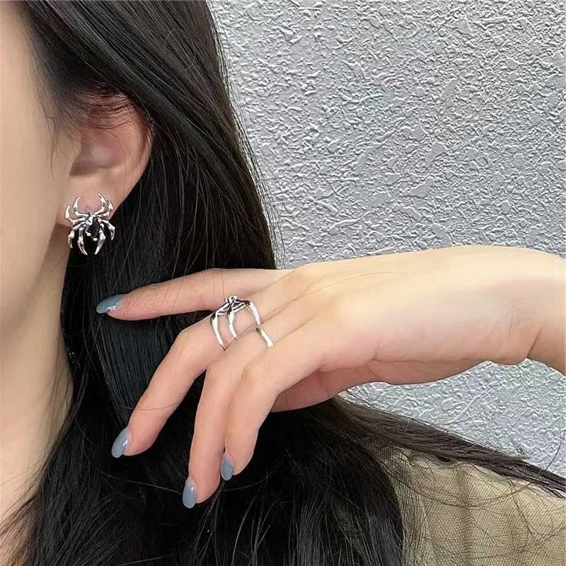 Halloween Gothic Retro Old Spider Zircon Earrings Women Fashion Design Black Zircon Earring Party Jewelry Gifts Y250812