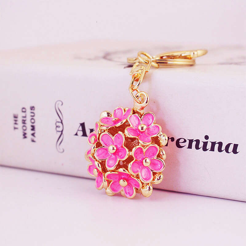 Double-Sided Daisy Women's Bag Accessories Metal Pendant Three-Dimensional Hollow Five-Leaf Flower Keychain 146