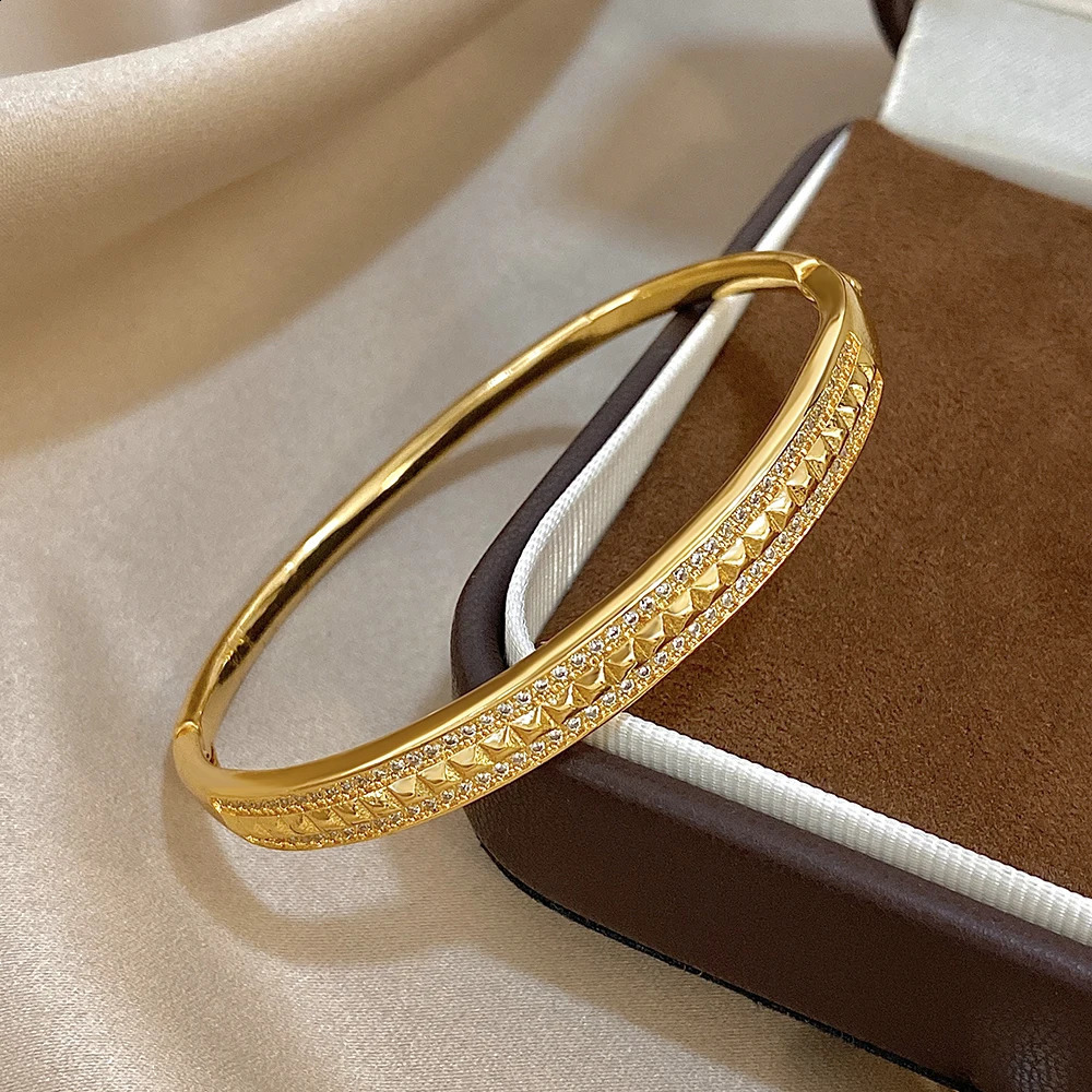 Freetry Inlaid Zircon Plated Round Bangle Bracelet for Women Glossy Metal Geometric Wide Spring Bangle Fashion Hand Jewelry Gift 250812