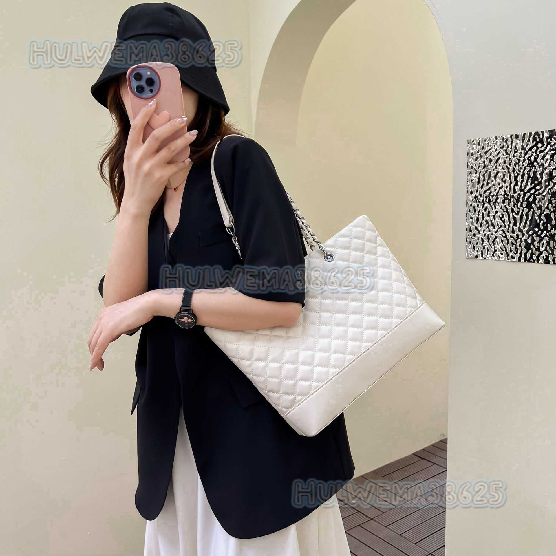 Large Capacity Quilted Bag for Women Summer 2025 New Versatile Fashion Chain Shoulder Bag Handheld Shopping Bag Tote Bag H250813