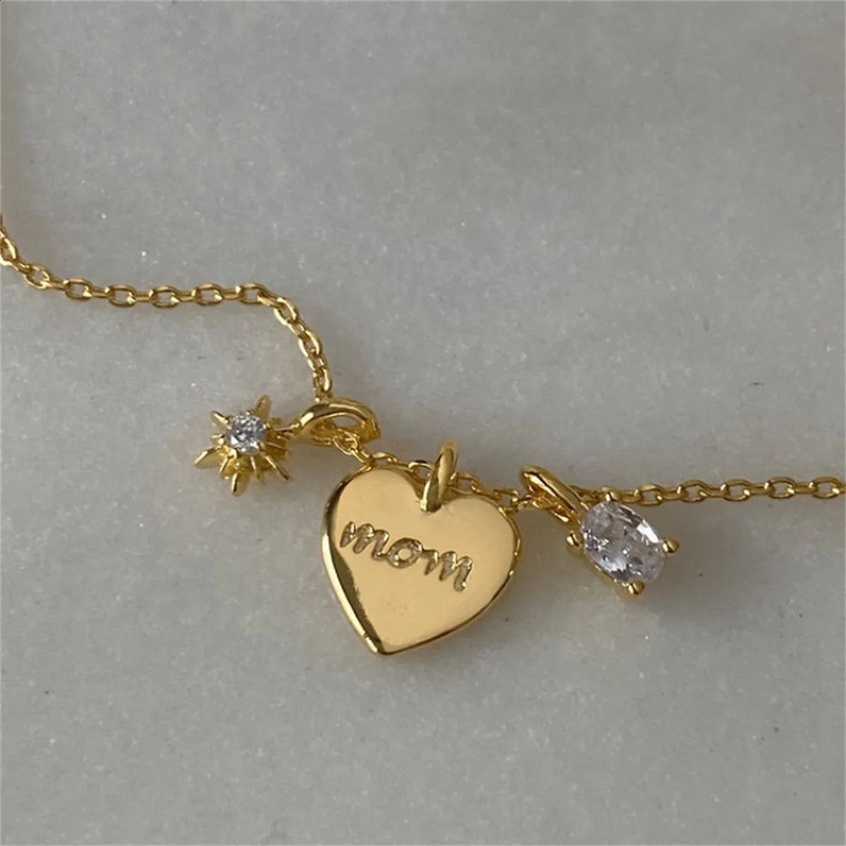 Mothers Day Necklace Ins Wind Letter Mom Zircon Mama Necklace Love Pendant 18K Collar Chain Color Protection 250807