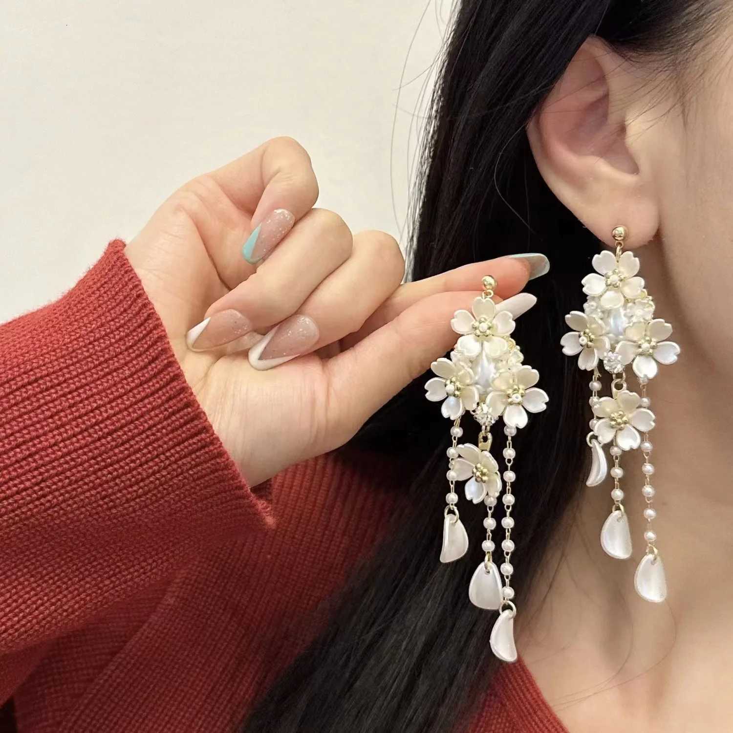 Romantic French Tassel Earrings for Women Flower Drop Earring Commute Charms Jewelry Bridal Wedding Delicate Gift Y250812