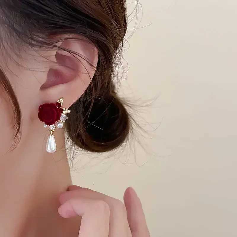 2024 New Wine Red Velvet Rose Pearl Earrings for Women Vintage Red Rose Elegant High-end Studs Earrings Jewelry Accessories Y250812