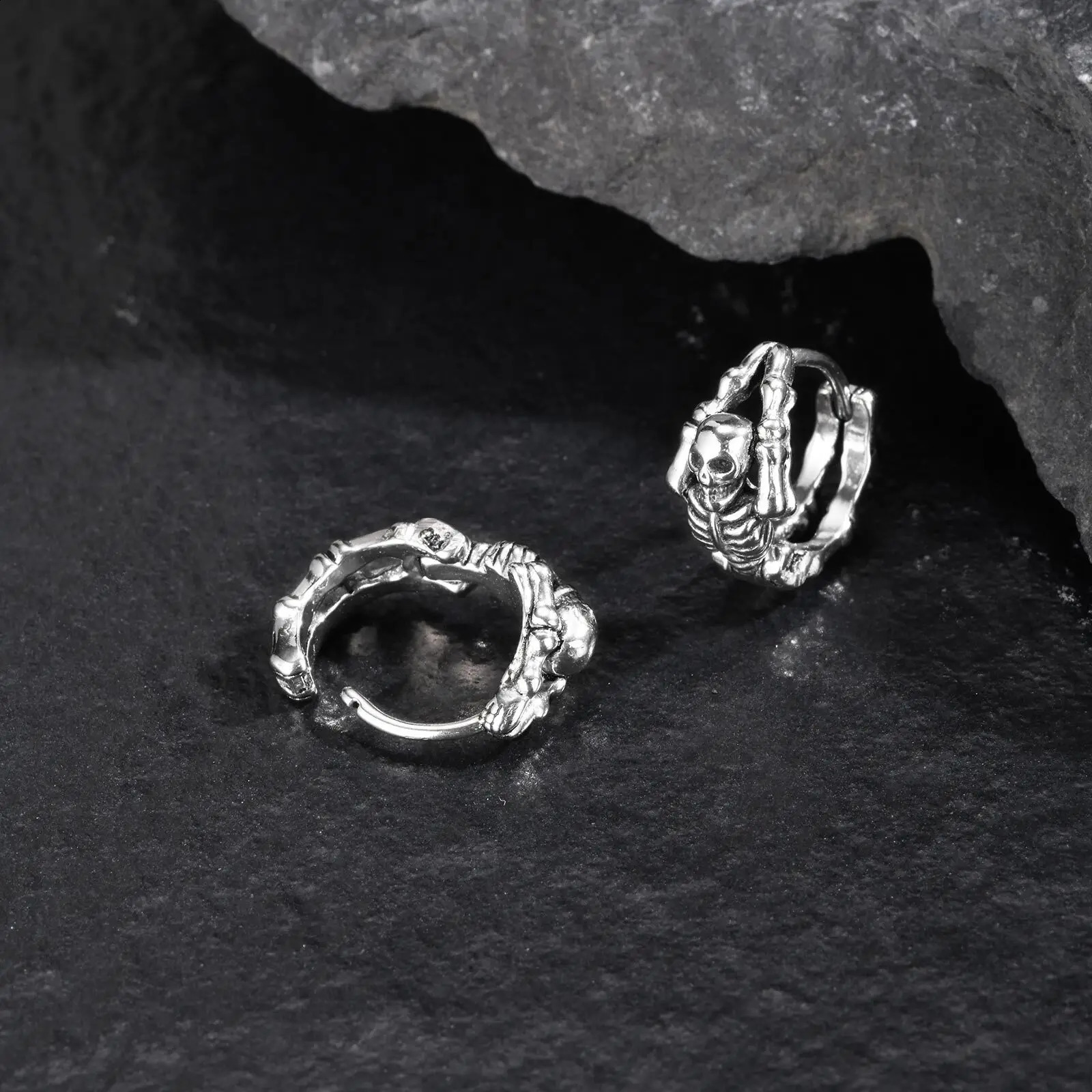 VNOX Stainless Steel Gothic Skull Skeleton Stud Earrings for Men Retro Vintage Jewelry for Halloween Biker Cocktail Party Gifts 250812