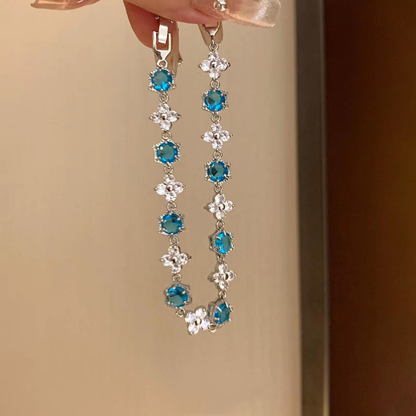 Zircon Flower Hexagonal Clasp Fashion Versatile Elegant Bracelet Light High-end Jewelry - view 5